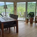 Rhein-wald Exklusives Mit Rheinblick Lejlighed *